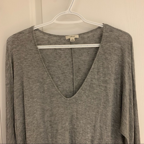 Wilfred (Aritzia, long sleeve top) - Picture 2 of 6